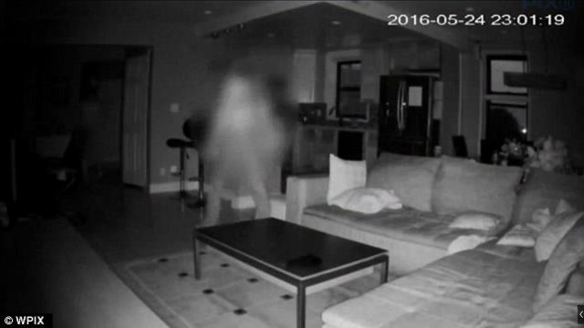 女子请人照顾猫 却发现对方在她家上演活春宫 女子请人照顾猫 却发现对方在她家上演活春宫