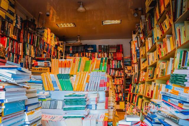 一个人19年的坚守 探访江苏路医学书店