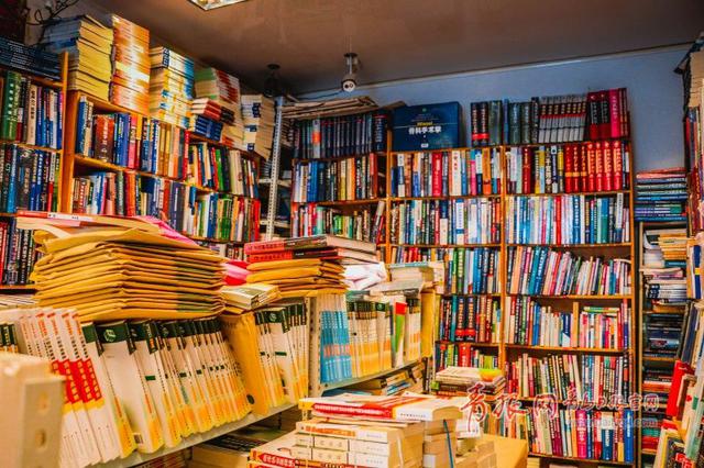 一个人19年的坚守 探访江苏路医学书店