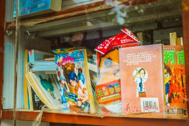 一个人19年的坚守 探访江苏路医学书店