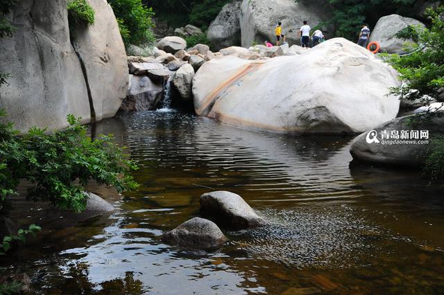 雨后北九水恢复五成功力 游客兴奋玩水 雨后北九水恢复五成功力 游客兴奋玩水