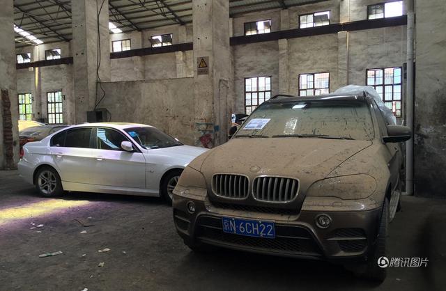 武汉各型泡水车亮相拍卖会 数量上万台