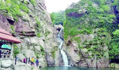 青岛沙滩趣味赛羡煞外地游客 九水迎客流高峰