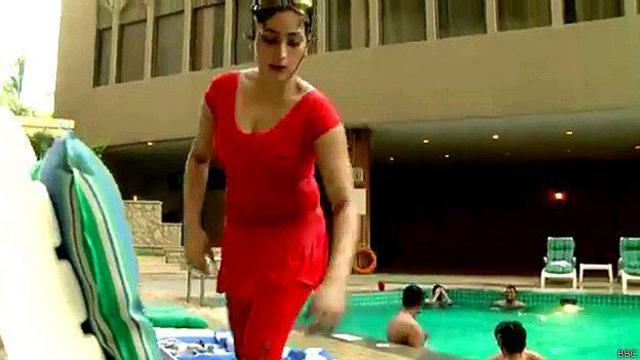 巴基斯坦美女网红因发自拍遭亲兄弟“处决”