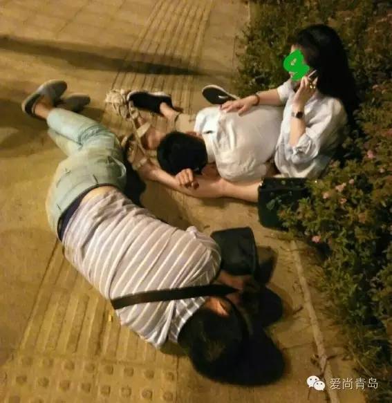 青岛某滴快车出交通事故 将受伤乘客扔路边(图)
