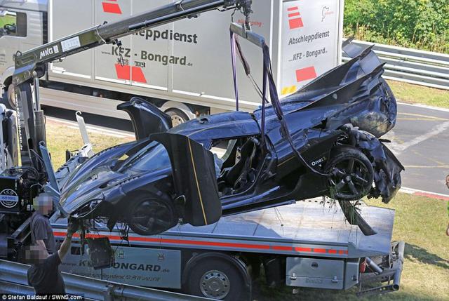 最“昂贵”车祸?价值4000万超跑失控撞毁(图) 最“昂贵”车祸?价值4000万超跑失控撞毁(图)