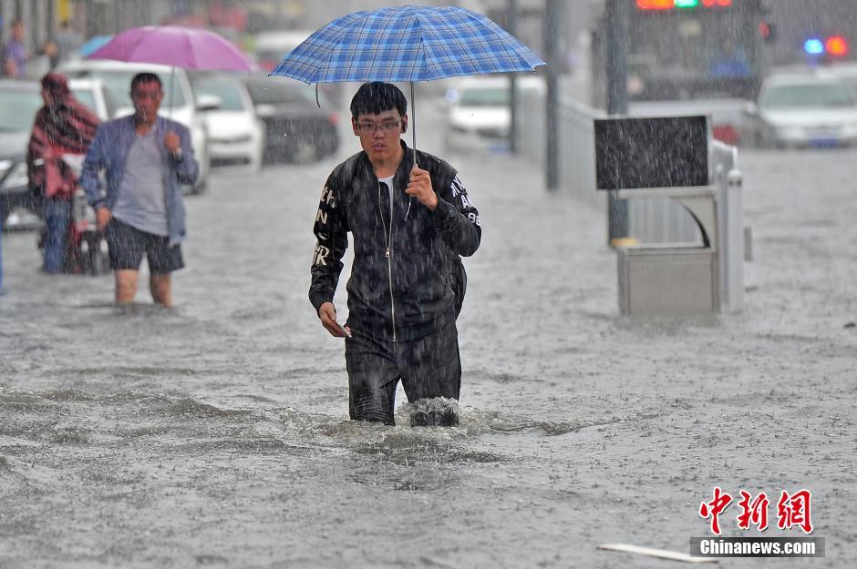 中国北方开启“暴雨模式” 多地迎入夏最强降雨