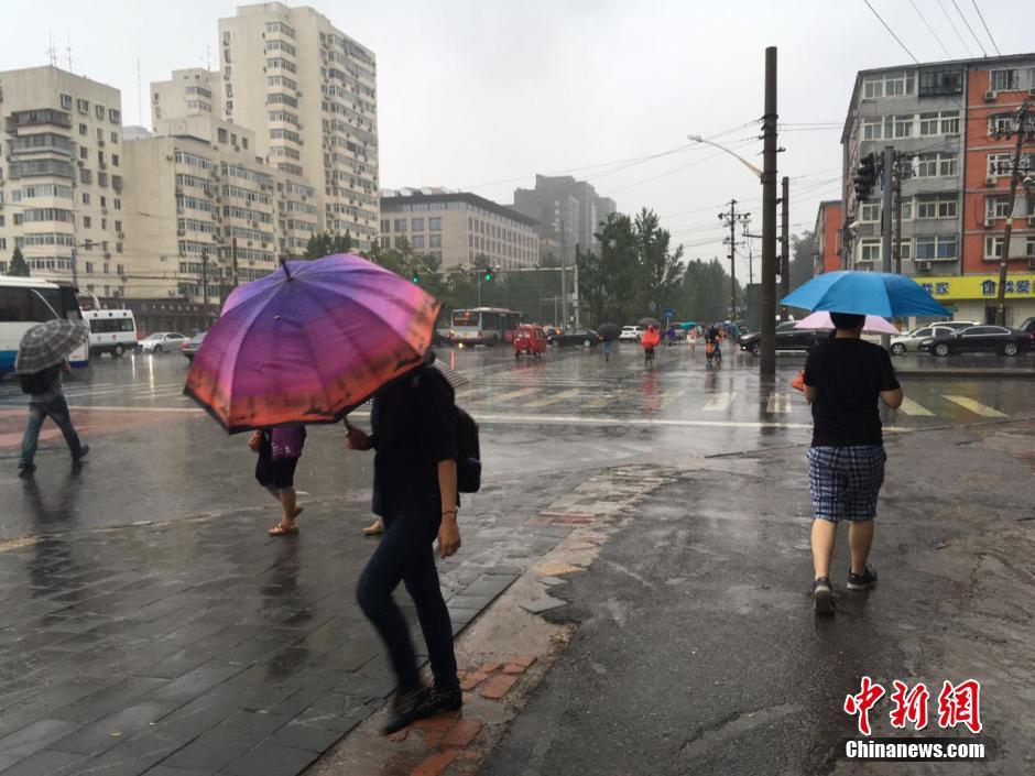 中国北方开启“暴雨模式” 多地迎入夏最强降雨