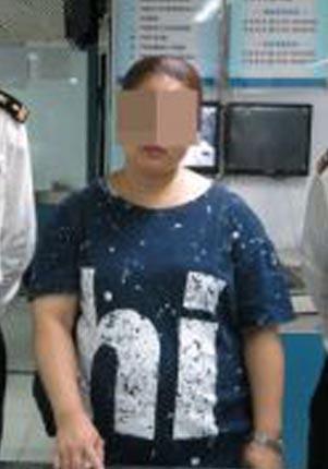 港籍中年妇女身背8把枪在深圳闯关被查