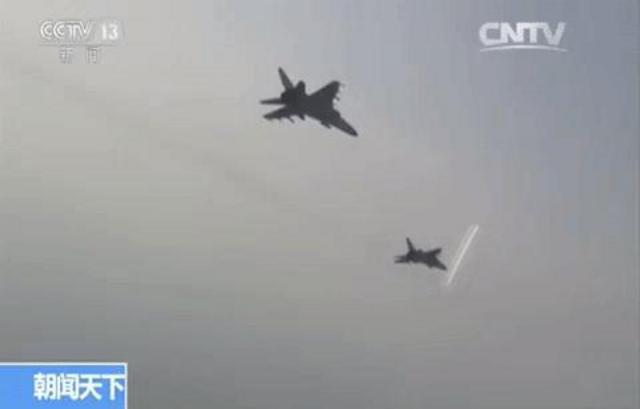 北海舰队歼击轰炸机训练视频曝光 超低空海上飞行精确打击海岛目标！