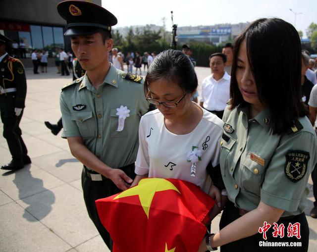 维和烈士杨树朋魂归故里 数万乡亲挥泪别英雄 维和烈士杨树朋魂归故里 数万乡亲挥泪别英雄