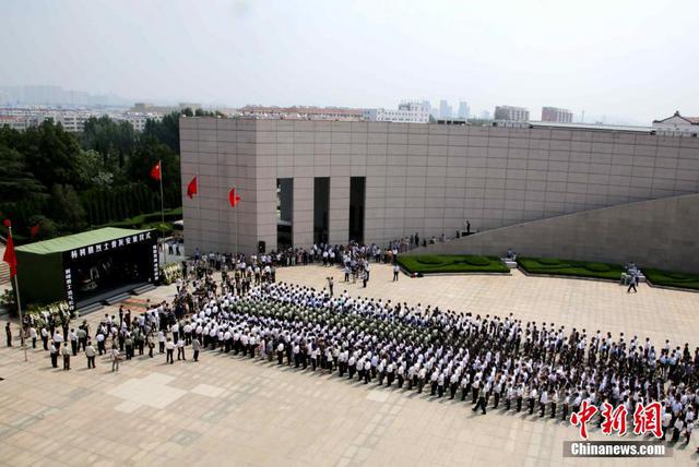 维和烈士杨树朋魂归故里 数万乡亲挥泪别英雄 维和烈士杨树朋魂归故里 数万乡亲挥泪别英雄