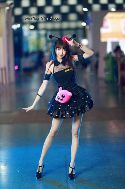 国内最大漫展大长腿晃眼