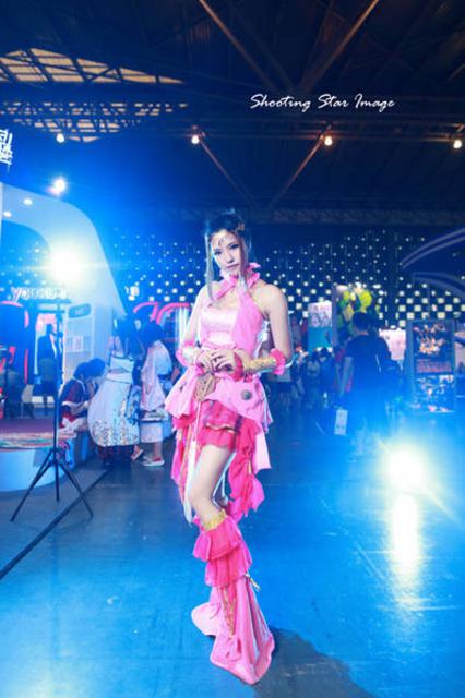 国内最大漫展大长腿晃眼