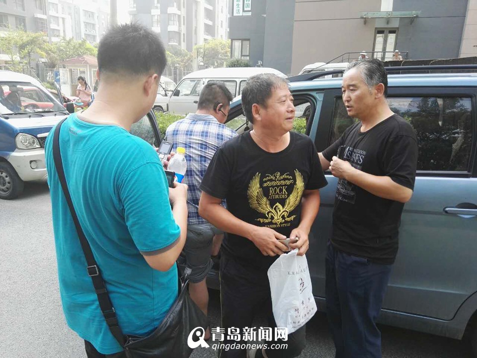 青岛45辆专车被查 1名专车司机阻挠执法被带走