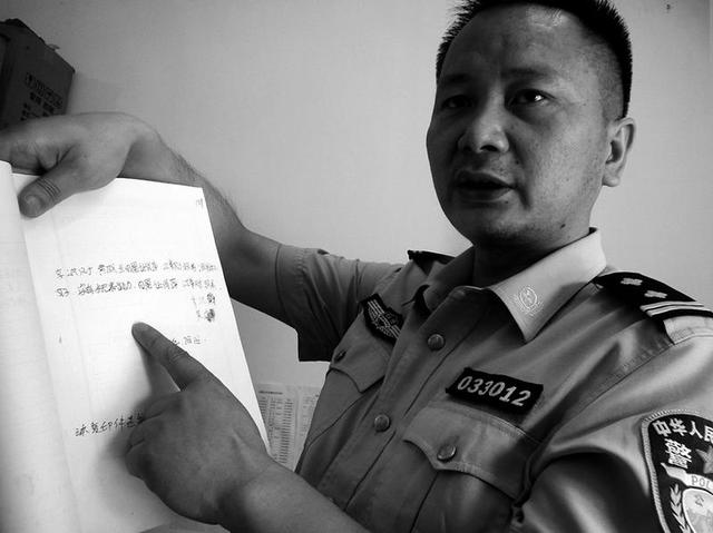 警方展示李成、黄兰夫妇在出售第二个孩子时，和卖家所签用于逃避打击的“自愿收养协议”