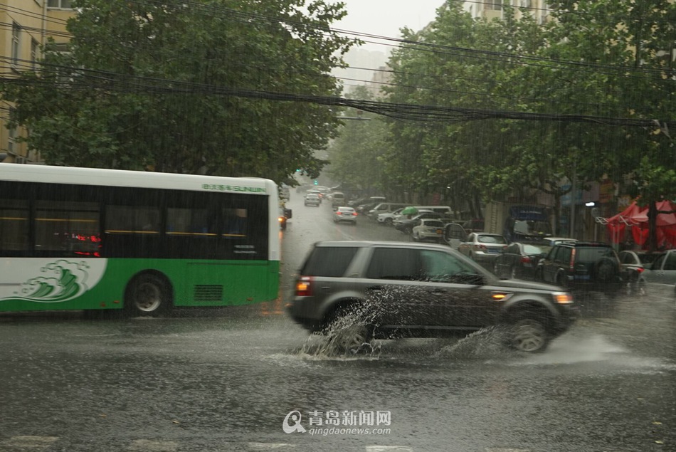 高清：好雨送凉 青岛普降大雨气温降至30℃以下