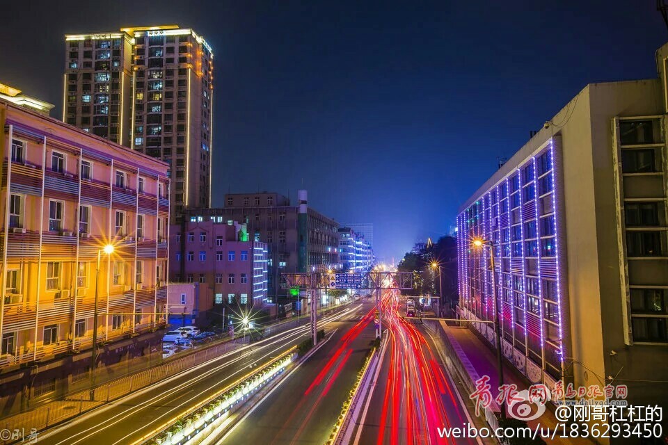 高清：炫酷夜景大片！慢门下的青岛明艳动人