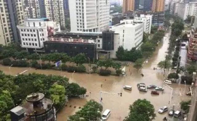 组图:青岛到底怕不怕淹 看记者为您实地探访 组图:青岛到底怕不怕淹 看记者为您实地探访