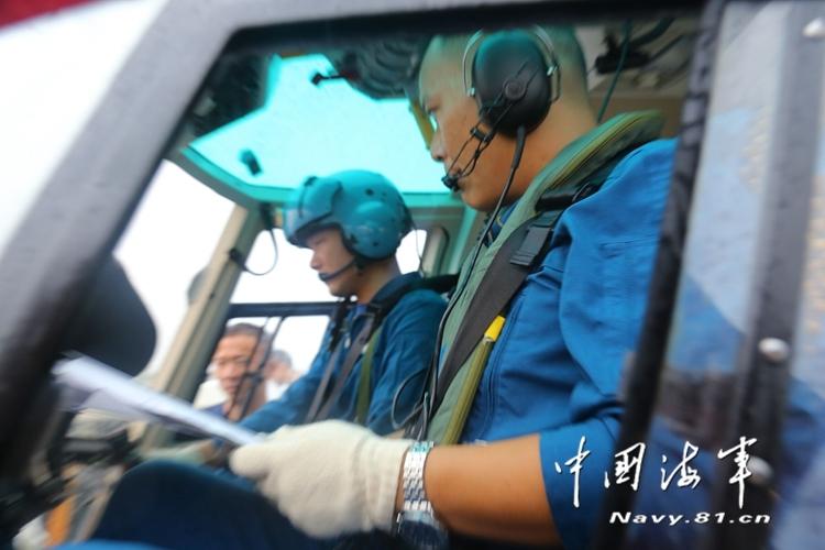 台风期间孕妇临盆 南海舰队紧急出动直升机救援