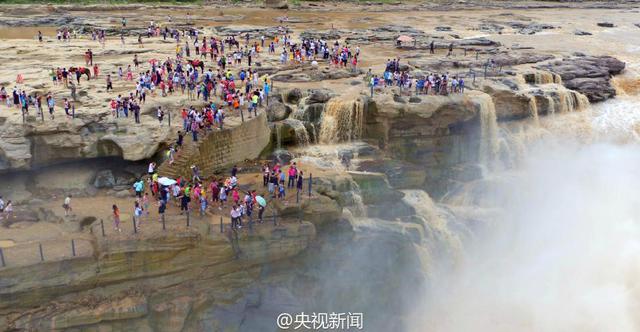黄河壶口再现30米落差主瀑布 气势磅礴