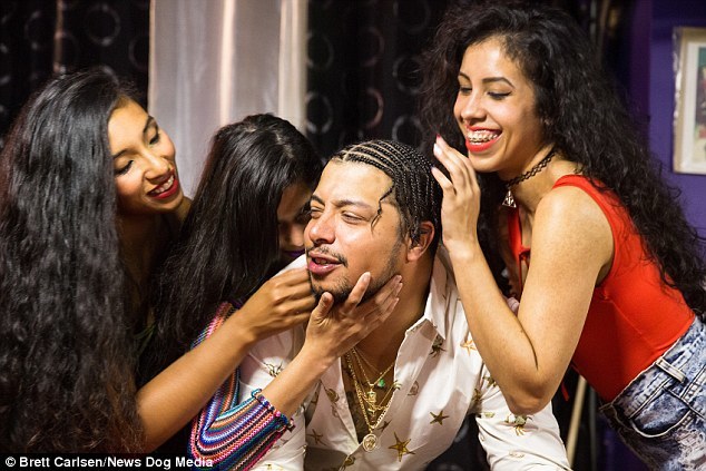 美国男子一妻二妾 四人同居相敬如宾