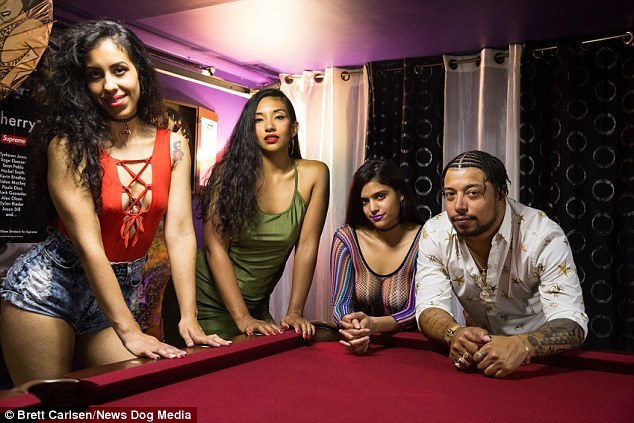 美国男子一妻二妾 四人同居相敬如宾