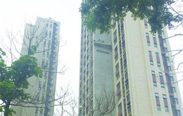 金茂湾业主抱团维权：漏雨墙体裂缝等问题一堆