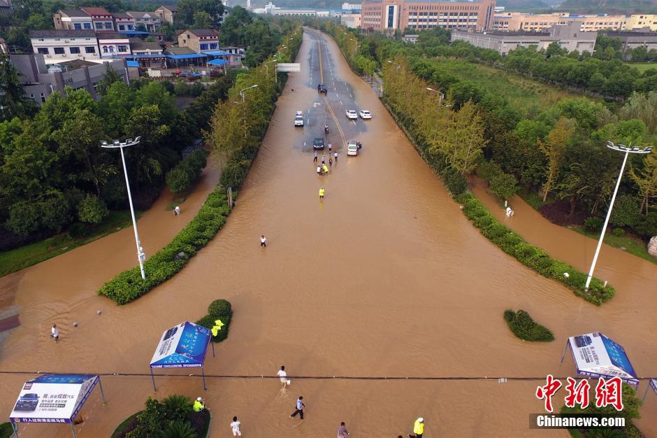 航拍湖北宜昌遭暴雨袭击