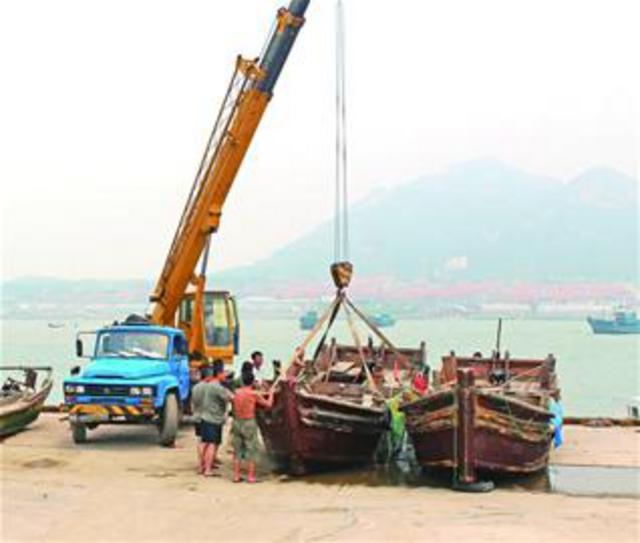 渔业执法24小时海上执法 18条偷腥渔船撞枪口 渔业执法24小时海上执法 18条偷腥渔船撞枪口