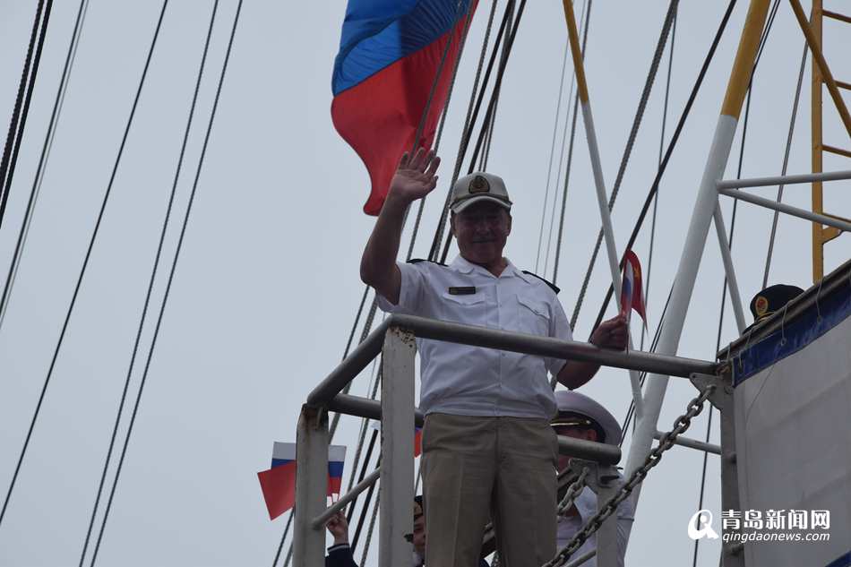 高清：俄罗斯大帆船帕拉达号离青 市民登船参观