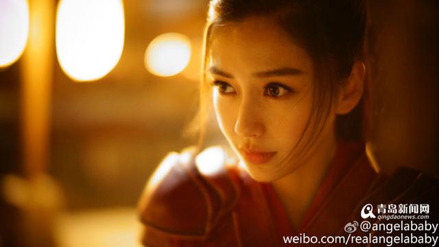 组图:Angelababy晒完美侧颜 表情迷离尽显妩媚