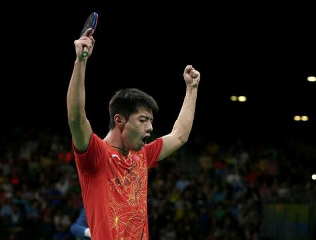 今天8时30分，备受瞩目的“科龙大战”将上演，张继科和马龙将争夺里约奥运会乒乓球男单金牌，这也是青岛籍运动员在本届奥运会上的首个夺金时刻。