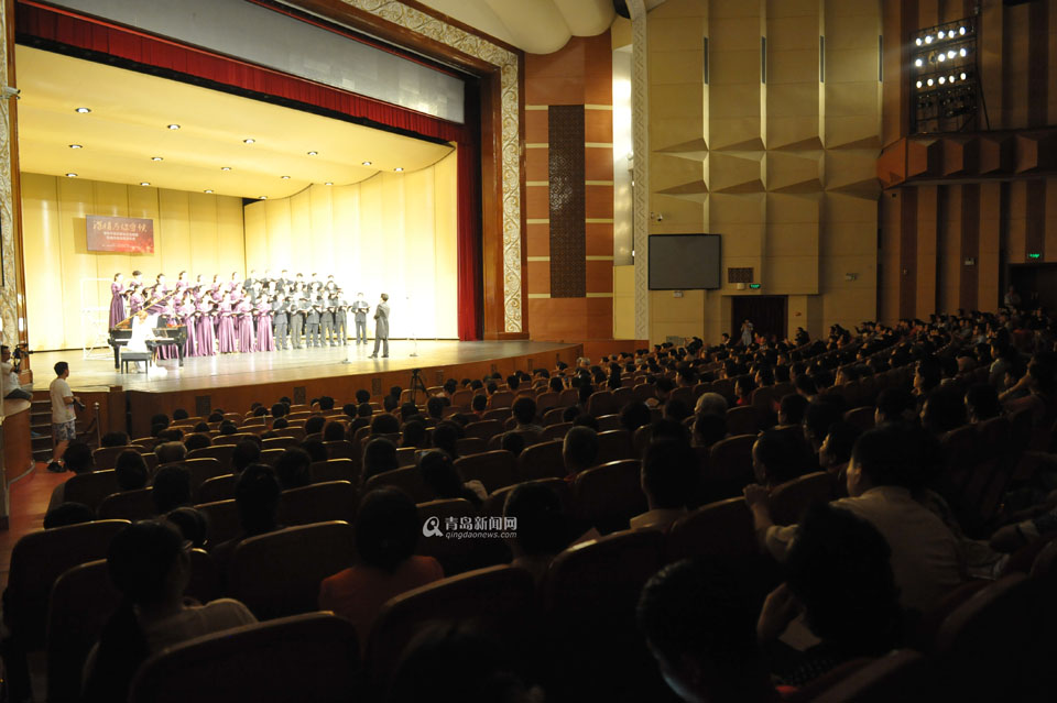 高清：大师王秀峰执棒青岛音协合唱团 再奏洪湖