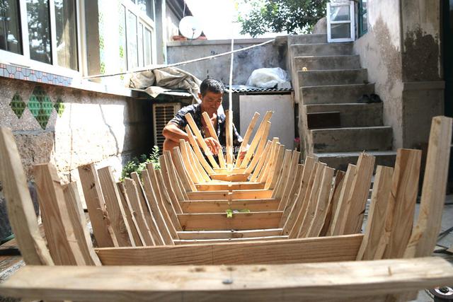 红岛渔民手工造古船模型：给多少钱都不卖(图)