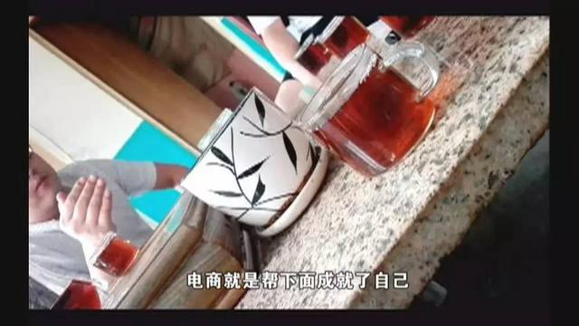 组图:平房里聊电商推销黑茶 投4980元月入10万? 组图:平房里聊电商推销黑茶 投4980元月入10万?