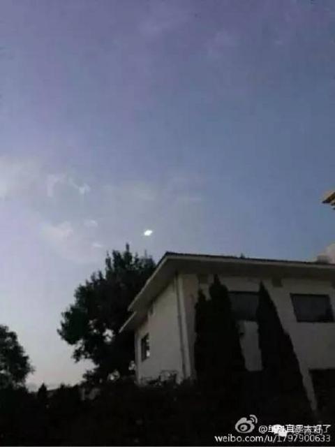 组图：青岛天空惊现UFO？ 网友拍下清晰视频