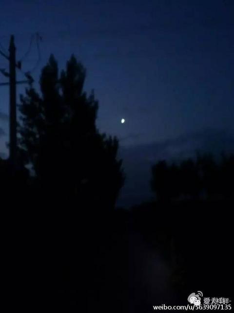 组图：青岛天空惊现UFO？ 网友拍下清晰视频