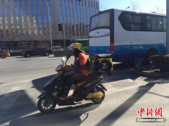 外卖调查:价格比门店贵20% 黑作坊入驻通道仍存