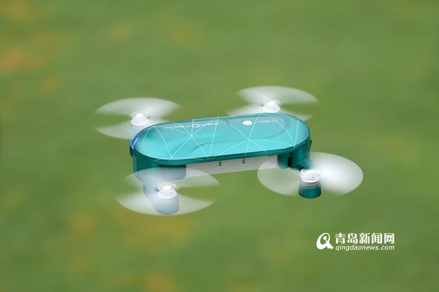 实拍口袋无人机飞行表演 可掌上起落(组图)