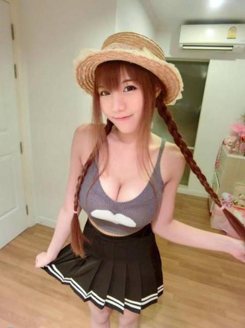 泰国网红“棒糖妹”私照曝光