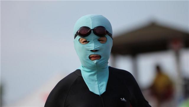 组图:脸基尼大妈pk比基尼美女 你更看好谁? 组图:脸基尼大妈pk比基尼美女 你更看好谁?