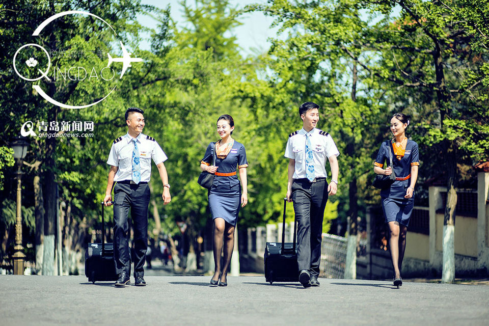 高清：空姐空少合拍青岛大片 人美景美颜值爆表