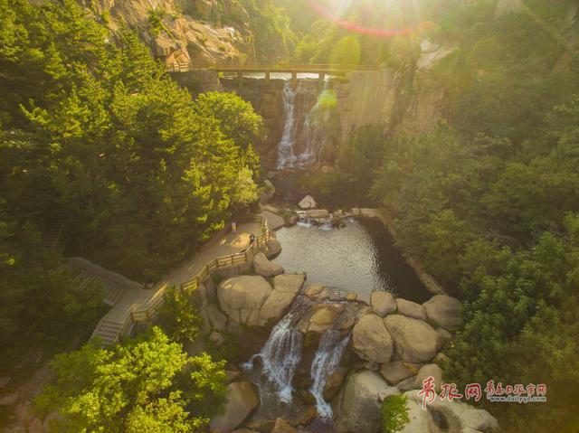 高清:航拍初秋醉美崂山 北九水溪流淙淙美如画