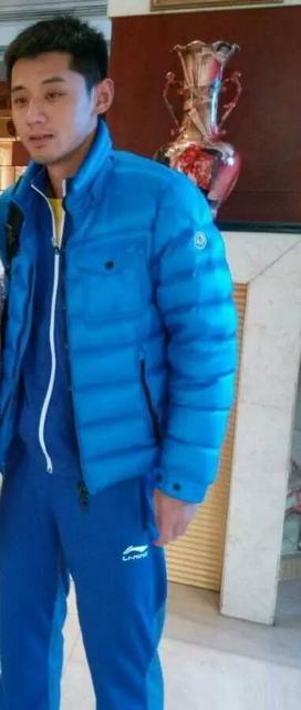 张继科搂妹子手把手教打球 网友:放开那个女孩 张继科搂妹子手把手教打球 网友:放开那个女孩