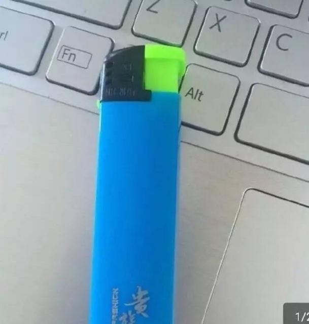 张继科搂妹子手把手教打球 网友:放开那个女孩 张继科搂妹子手把手教打球 网友:放开那个女孩