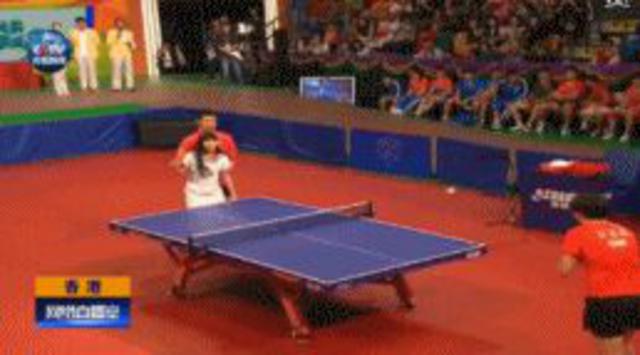 张继科搂妹子手把手教打球 网友:放开那个女孩 张继科搂妹子手把手教打球 网友:放开那个女孩