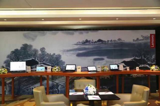 E:\工作记录\2016 联想\2016-8 联想山东大区媒体高层俱乐部\2016-8-30 总编俱乐部\3 新闻稿+图片\新闻稿配图-小\产品体验区_small.jpg
