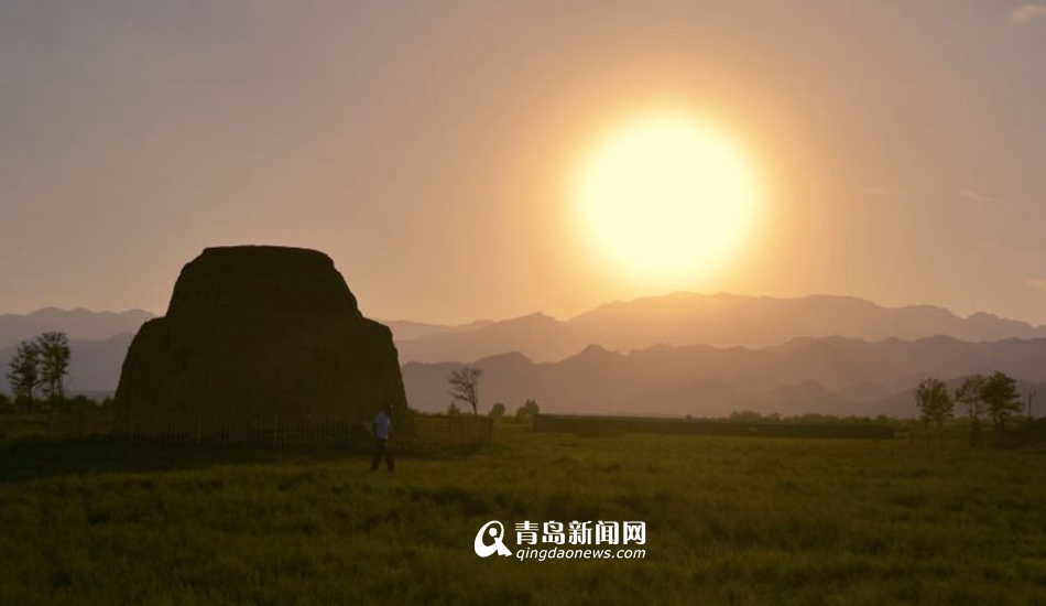 高清:夕阳下的西夏陵 雄浑贺兰山麓的神秘存在