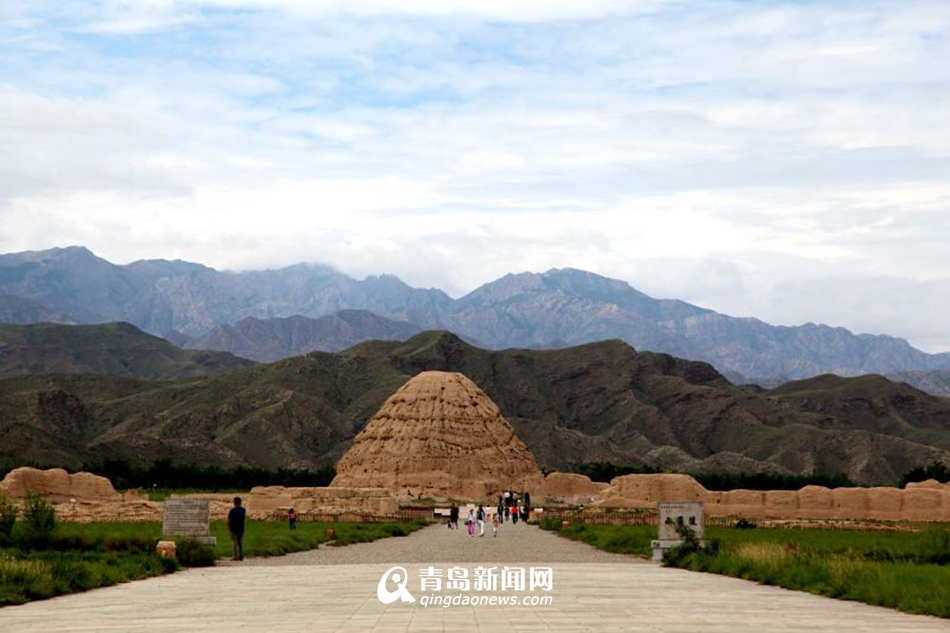 高清:夕阳下的西夏陵 雄浑贺兰山麓的神秘存在